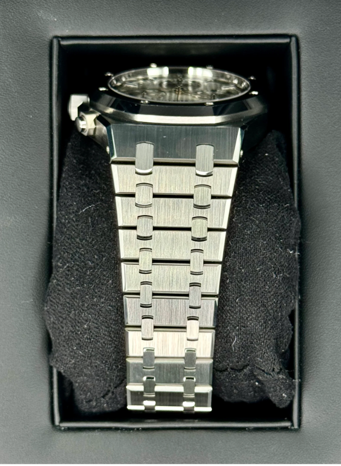Royal assembled 100% Oak Chronograph 41mm 26240ST White Dial
