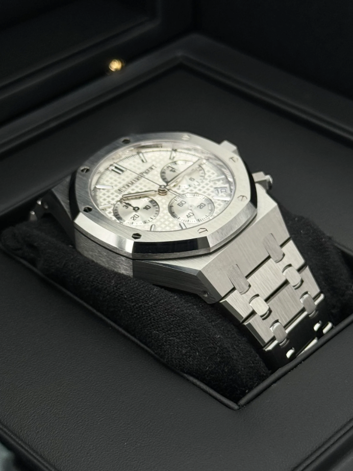 Royal assembled 100% Oak Chronograph 41mm 26240ST White Dial