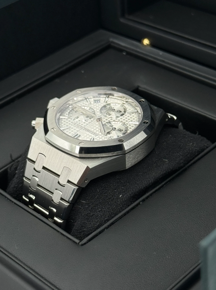 Royal assembled 100% Oak Chronograph 41mm 26240ST White Dial