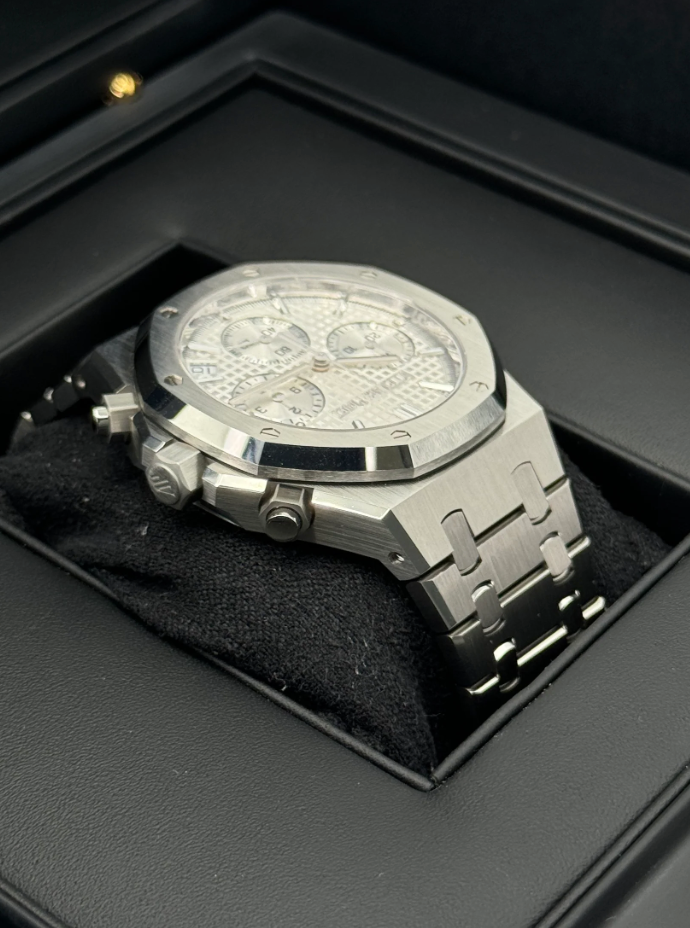 Royal assembled 100% Oak Chronograph 41mm 26240ST White Dial