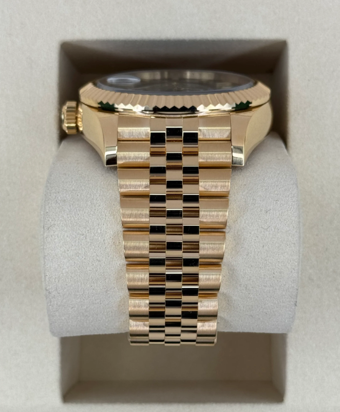 Sky-Dweller Assembled 42mm 336938 Yellow Gold Jubilee Green Dial