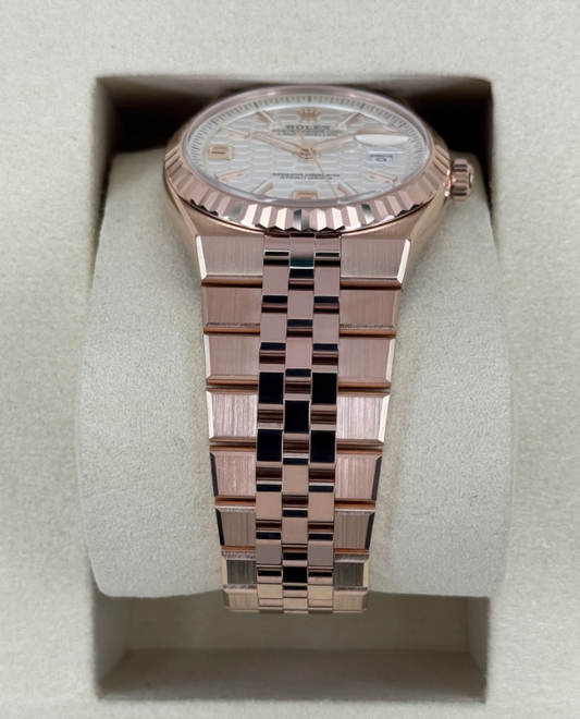 Land-Dweller 90% 36mm 127235 Roségold Flaches Jubilee Weißes Zifferblatt