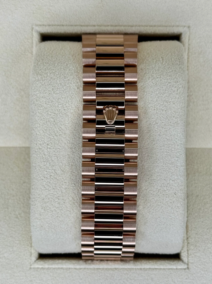 Day-Date Assembled 40mm 228235 Rose Gold Mother Of Pearl Diamond Dial