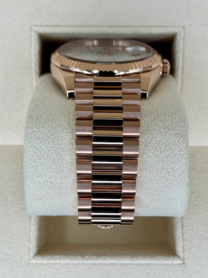 Day-Date Assembled 40mm 228235 Rose Gold Mother Of Pearl Diamond Dial
