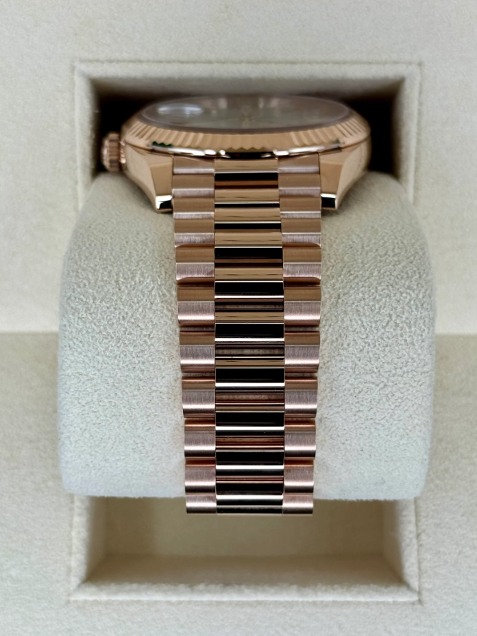 Day-Date Assembled 40mm 228235 Rose Gold Mother Of Pearl Diamond Dial