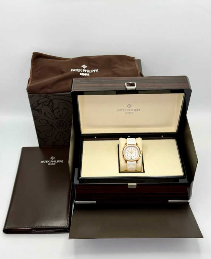 PP Monterad 90% Aquanaut Luce Resa 5269 38.8mm Roséguld Vit Urskiva