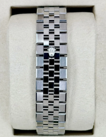 Land-Dweller assembled 36mm 127234 Stainless Steel Flat Jubilee White Dial