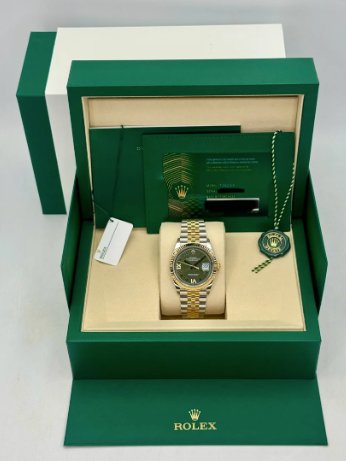 Datejust ensamblado (100) 36mm 126233 bicolor con brazalete Jubilee y esfera verde con diamantes