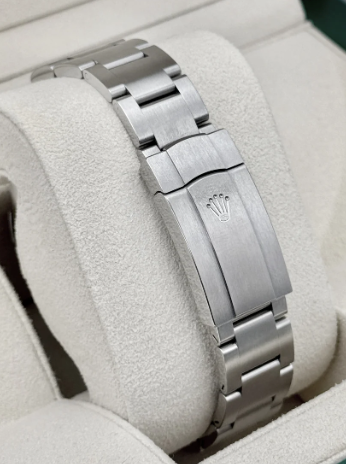Oyster Perpetual Monterad (100) 41mm 124300 Röd Korall Urskiva