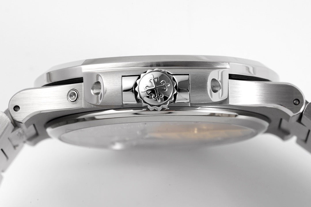 PP Nautilus Assembled 100% 40mm 5712/1A-010 Stainless Steel Blue Dial