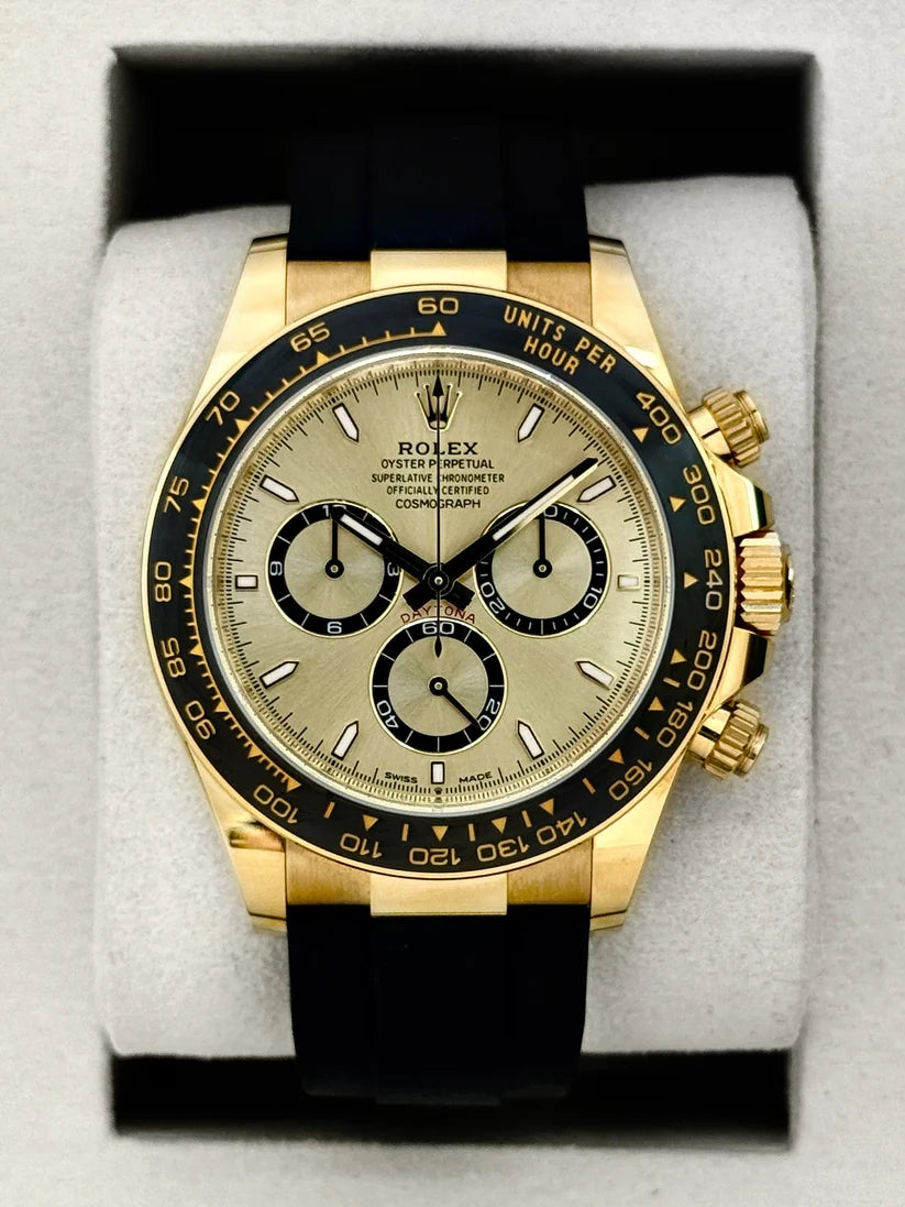 Daytona 2025 ensamblado de 40 mm 126518LN en oro amarillo con esfera champán y Oysterflex