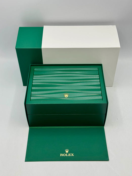 NEW 2025 100% Authentic Medium Box 53491.8071