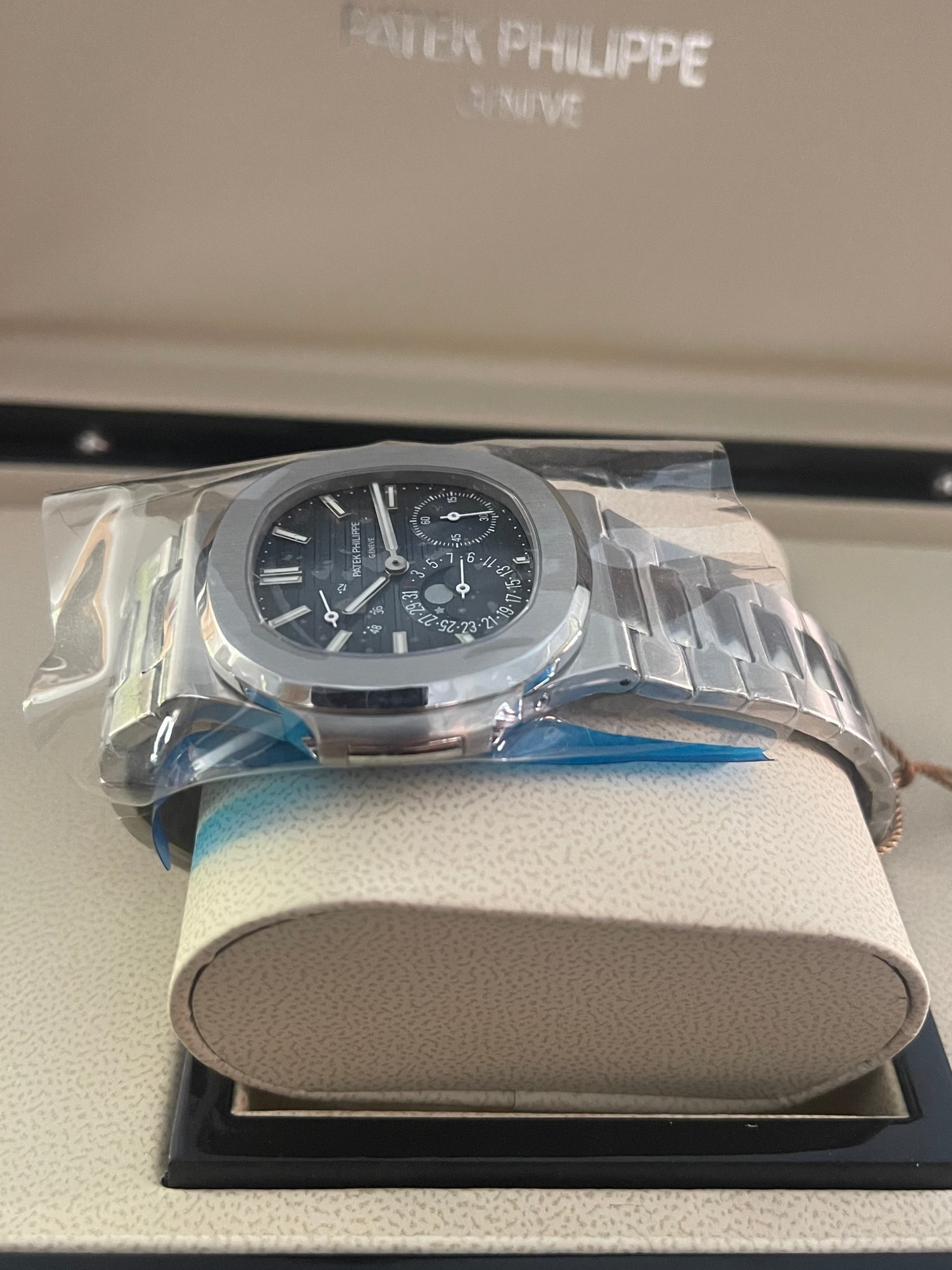 PP Nautilus Assembled 100% 40mm 5712/1A-010  Stainless Steel Blue Dial