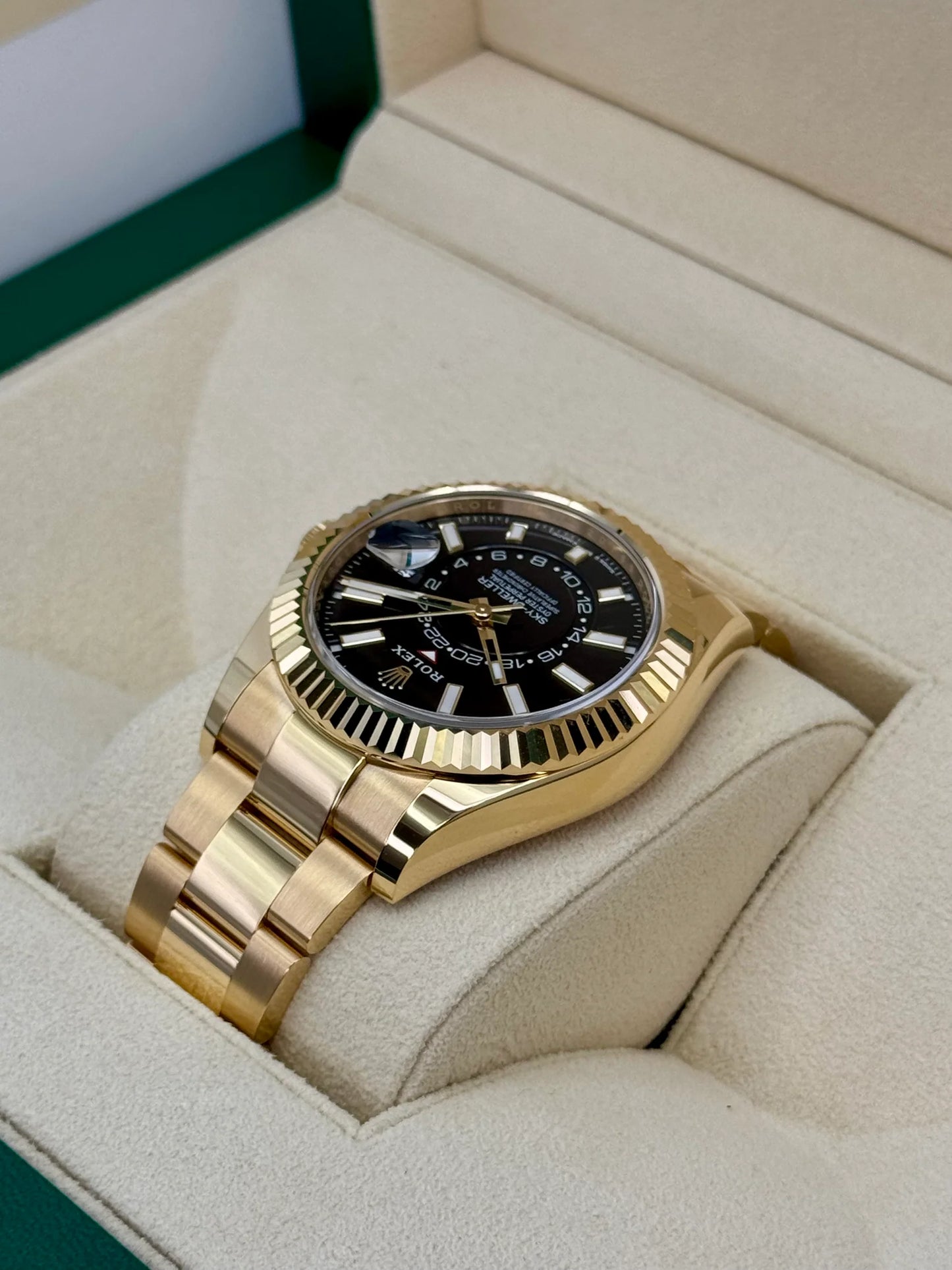 Sky-Dweller Assembled 42mm 336938 Yellow Gold Oyster Black Dial