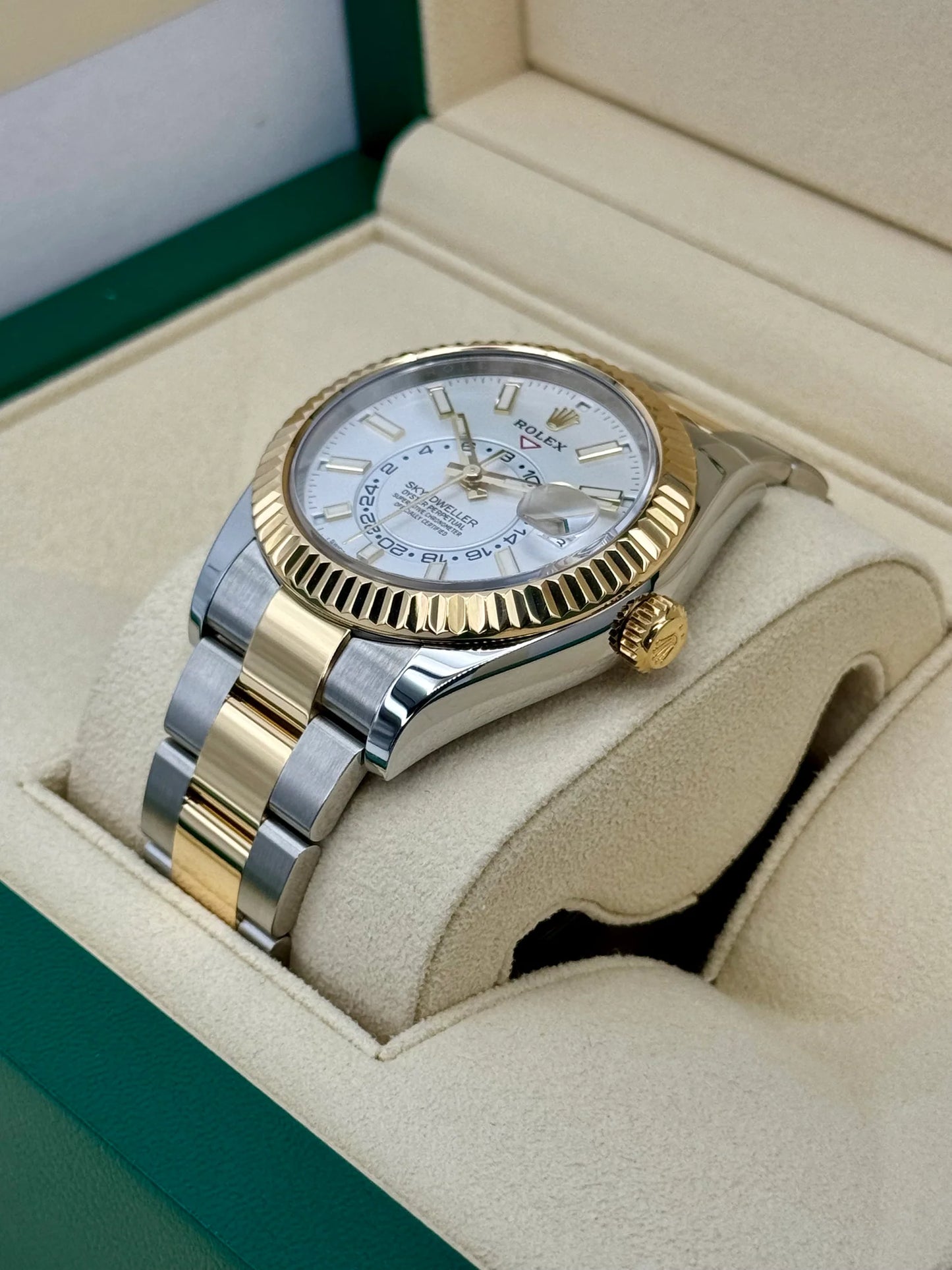 Sky-Dweller Assembled 42mm 326933 Two-Tone Oyster White Dial
