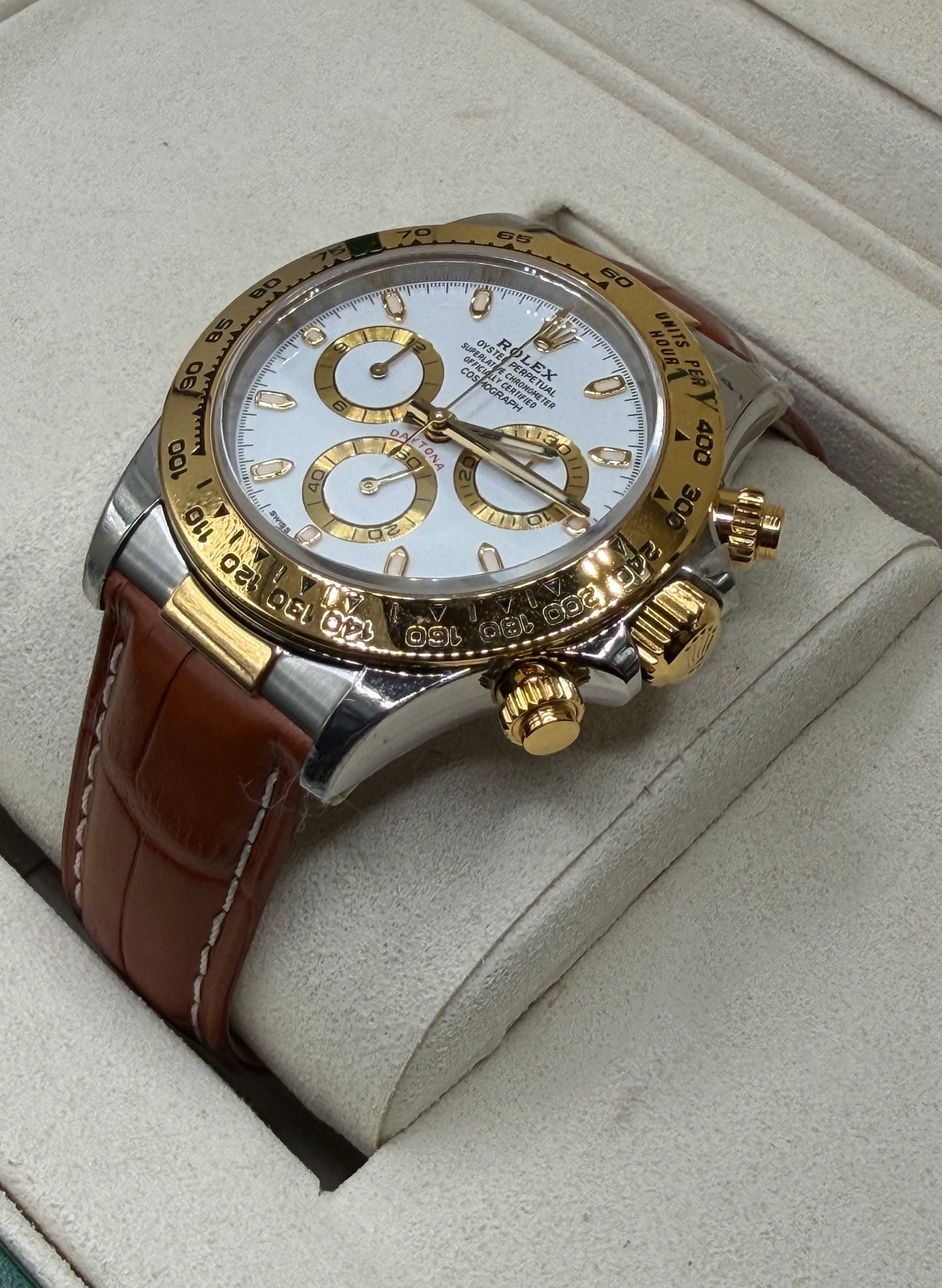 Daytona Zusammengebaut (100) 40mm 126503 Bicolor Weißes Zifferblatt Braunes Krokodillederarmband