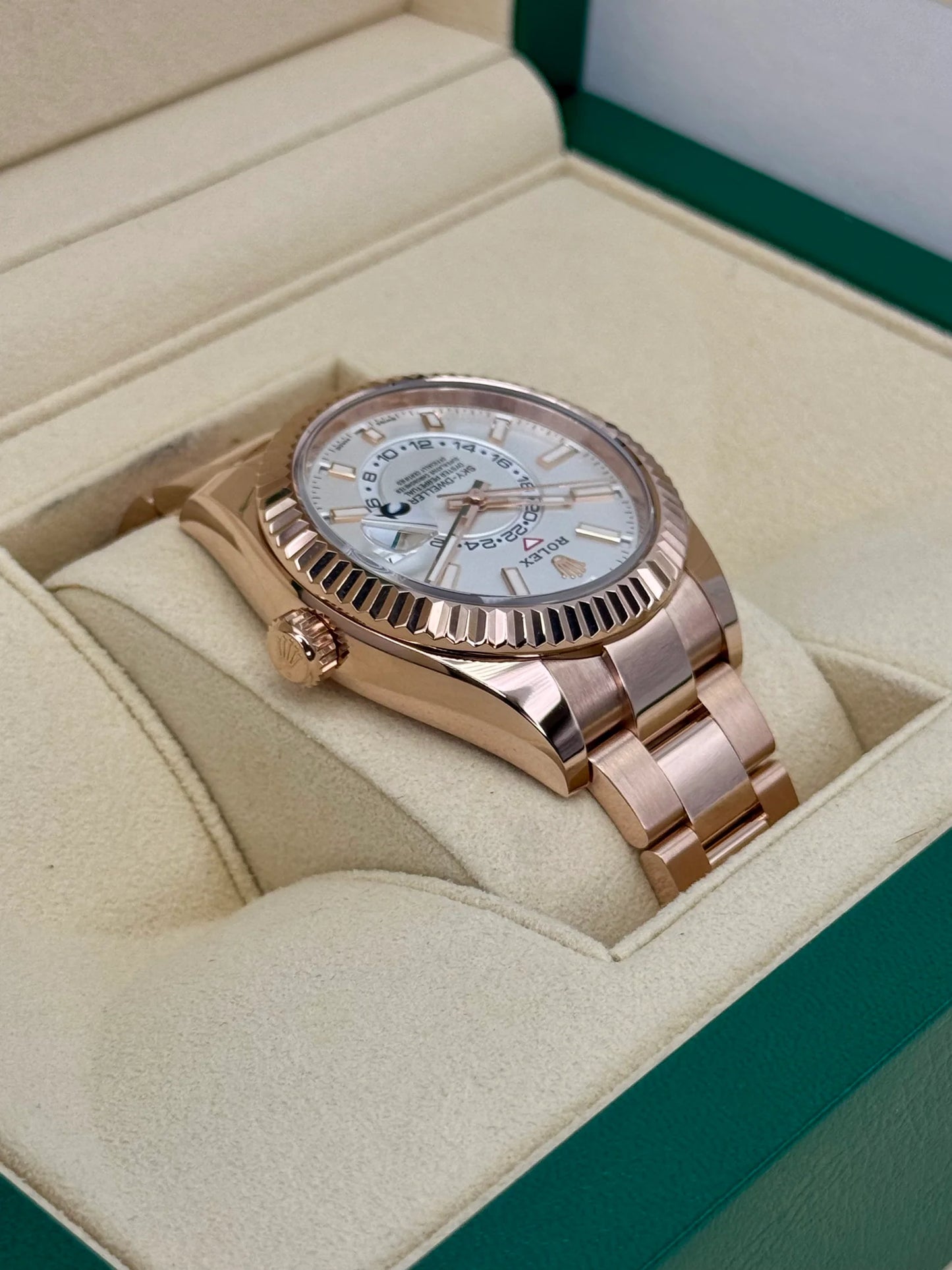 Sky-Dweller Assembled 42mm 326935 Rose Gold White Dial