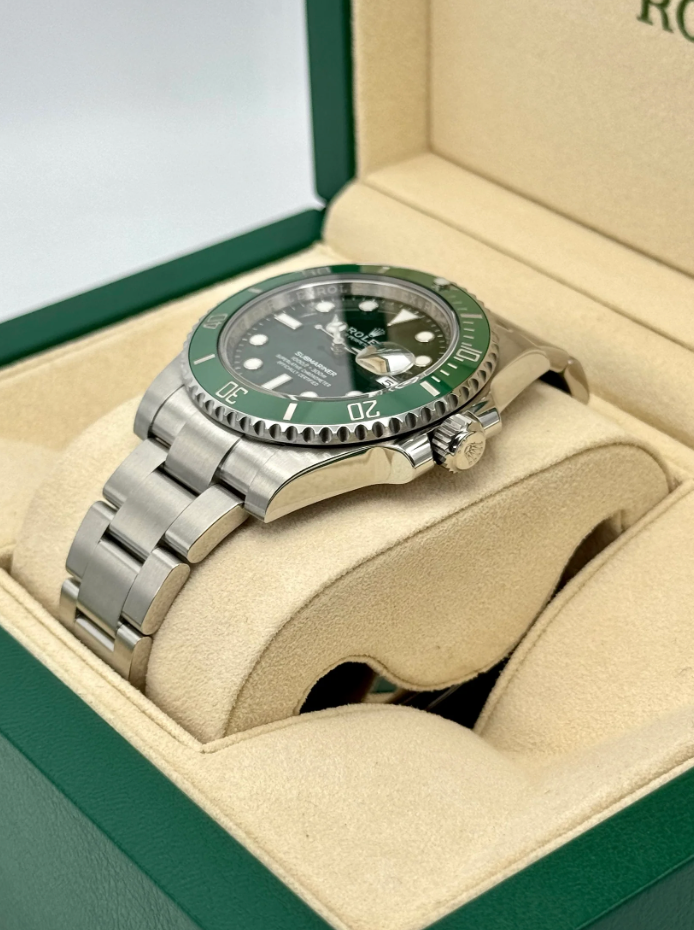 Submariner Assembled (100) "Hulk" 40mm 116610LV Green Dial