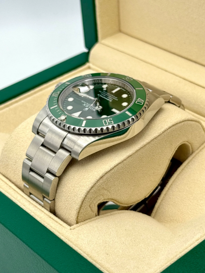 Submariner Assembled (100) "Hulk" 40mm 116610LV Green Dial