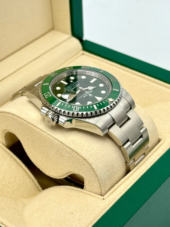 Submariner Assembled (100) "Hulk" 40mm 116610LV Green Dial