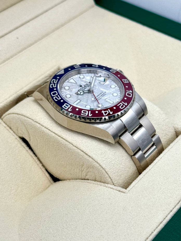 GMT-Master II Assembled (100) "Pepsi" 40mm 126619BLRO Color Meteorite Dial