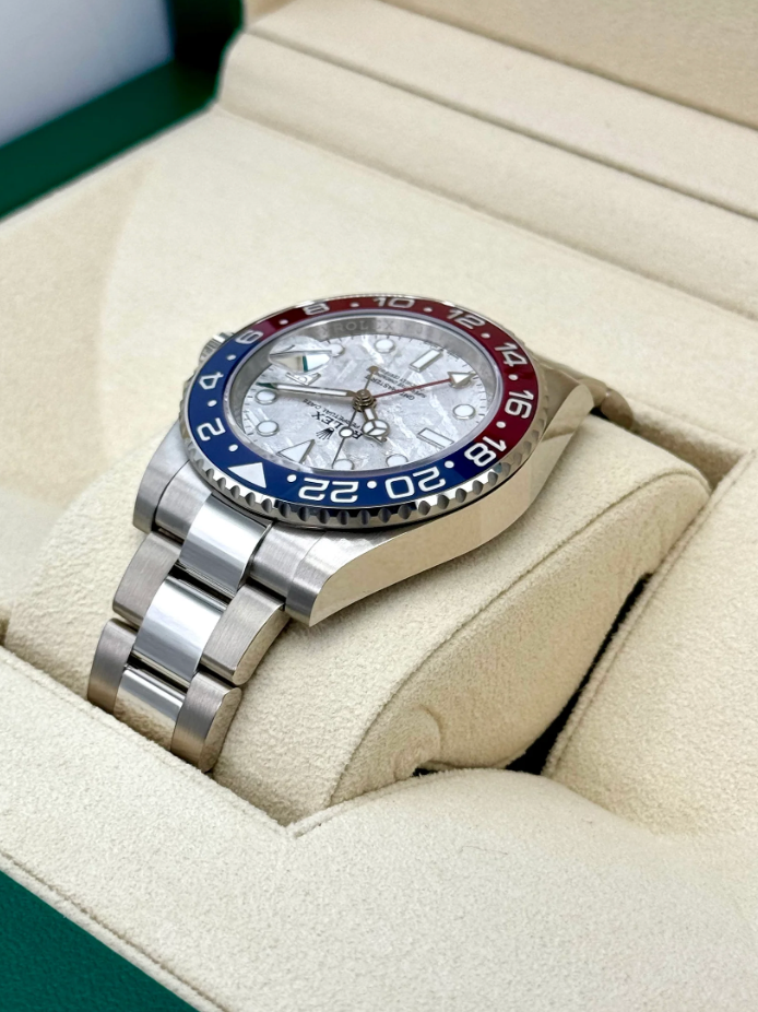 GMT-Master II Assembled (100) "Pepsi" 40mm 126619BLRO Color Meteorite Dial