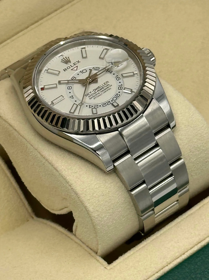 Sky-Dweller Assembled 42mm 326934 Stainless Steel Oyster White Dial