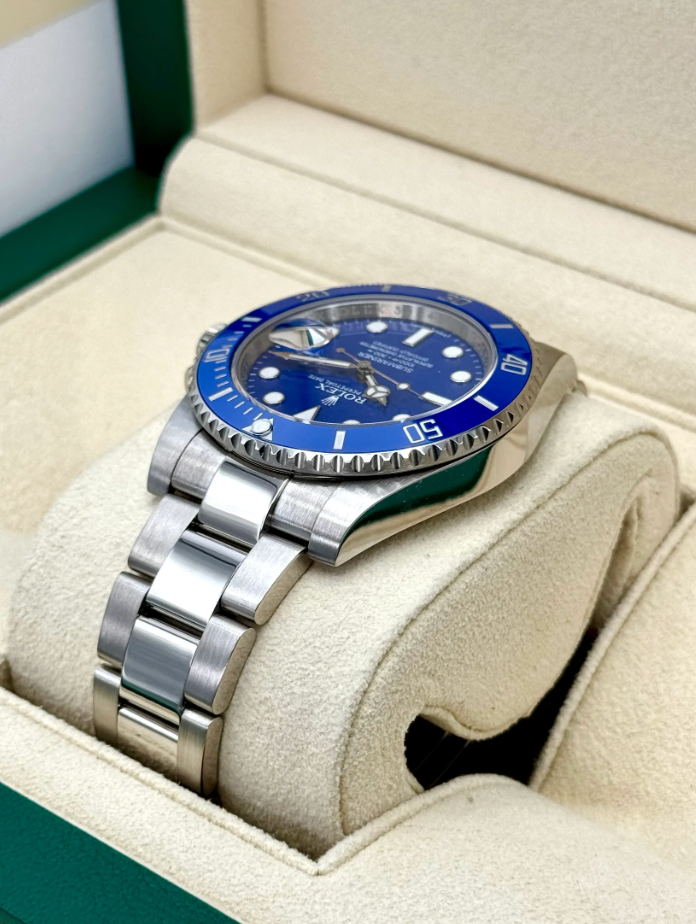 Submariner Assembled (100) "Smurf" 40mm 116619LB Blue Dial