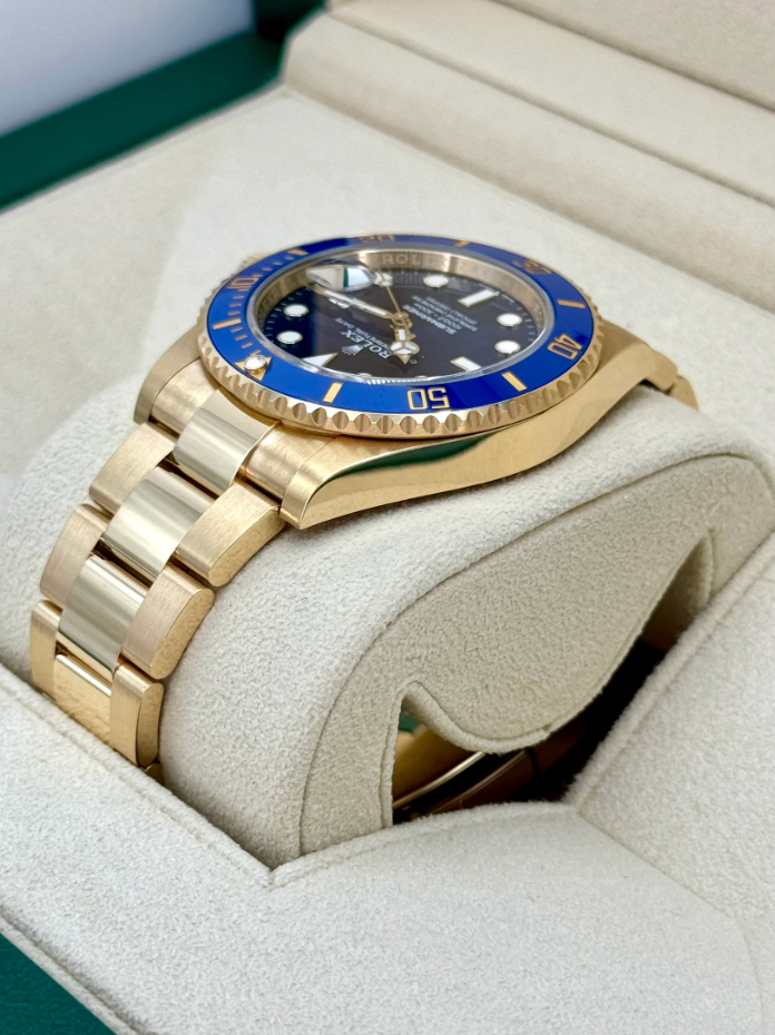 Submariner Assembled (100) NEW 2024 "Bluesy" 41mm 126618LB Yellow Gold-plated steel Blue Dial