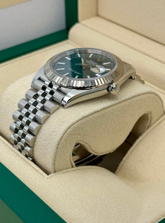 Datejust Assembled (100) NEW 41mm 126334 Jubilee Green Motif Dial