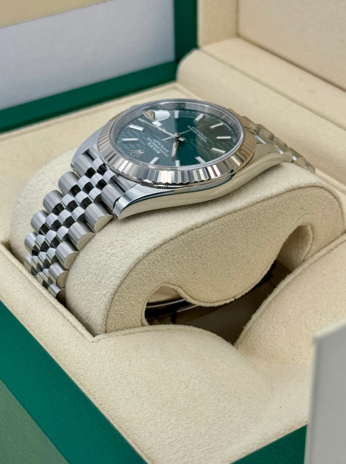 Datejust Assembled (100) NEW 41mm 126334 Jubilee Green Motif Dial