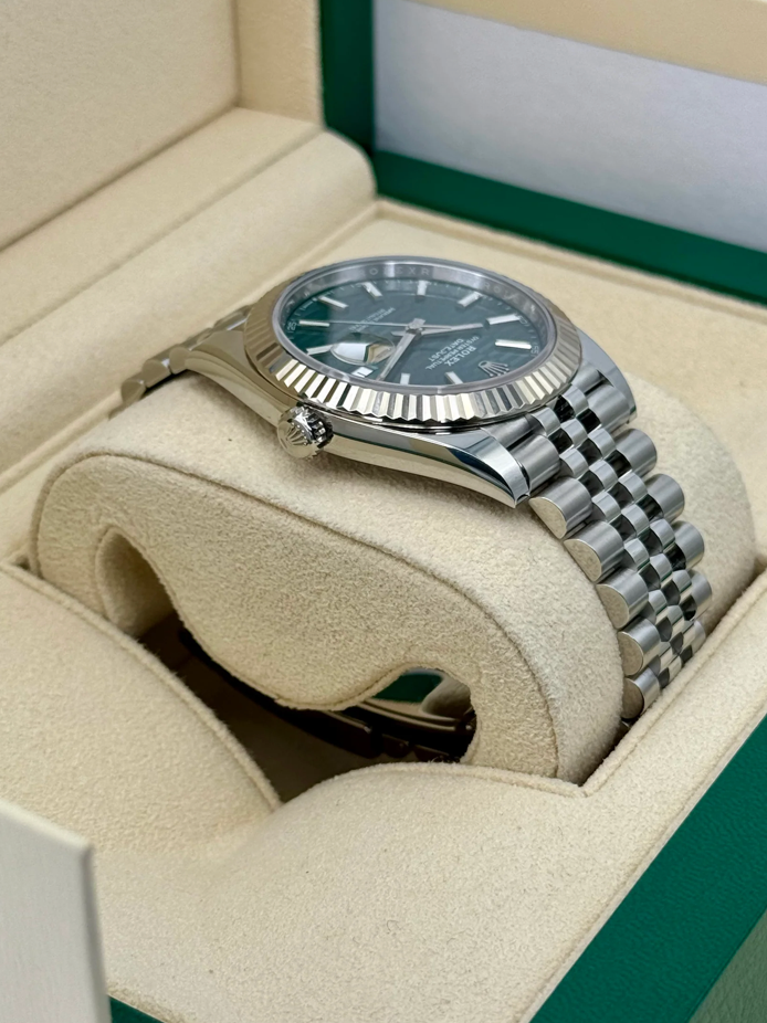 Datejust Assembled (100) NEW 41mm 126334 Jubilee Green Motif Dial