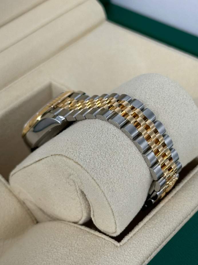 Datejust Assembled (80) NEW 2024 Lady Datejust 28mm 279173 Jubilee Champagne Dial