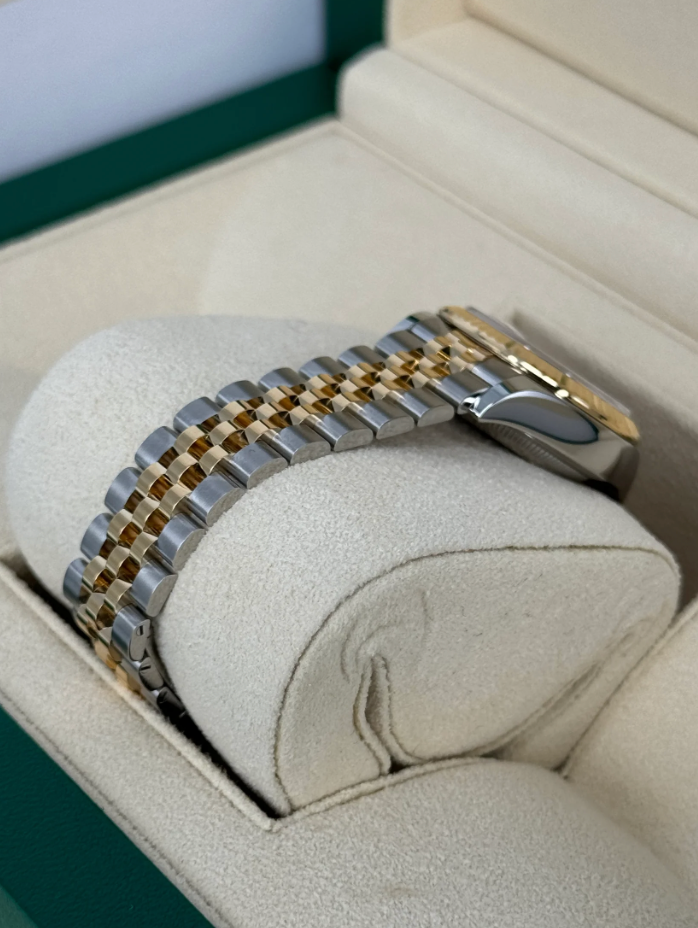 Datejust Assembled (80) NEW 2024 Lady Datejust 28mm 279173 Jubilee Champagne Dial