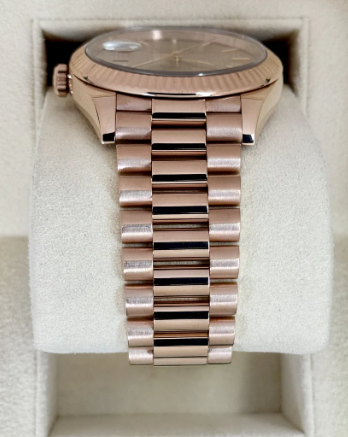 Day-Date Assembled 40mm 228235 Presidential Rose Gold Stripe Motif Dial