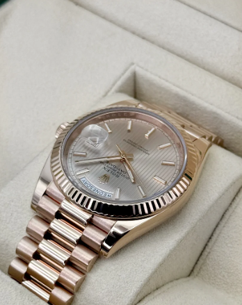 Day-Date Assembled 40mm 228235 Presidential Rose Gold Stripe Motif Dial