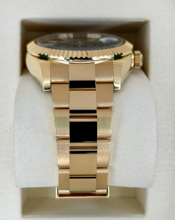 Sky-Dweller assemblé 42 mm 336938 or jaune cadran vert Oyster