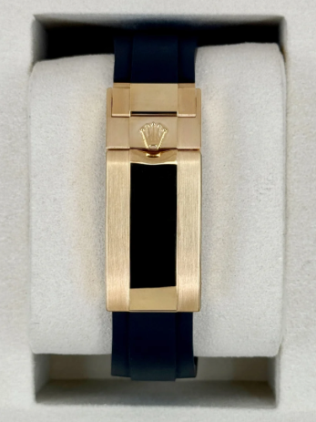 Daytona 2025 ensamblado de 40 mm 126518LN en oro amarillo con esfera champán y Oysterflex