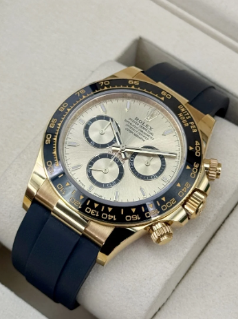 Daytona 2025 ensamblado de 40 mm 126518LN en oro amarillo con esfera champán y Oysterflex