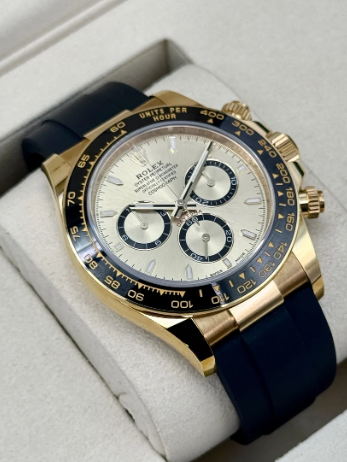 Daytona 2025 ensamblado de 40 mm 126518LN en oro amarillo con esfera champán y Oysterflex