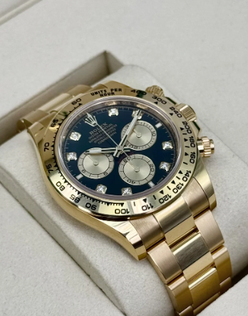 Ny Daytona 2026 samlet (100) 40 mm 126508 18 karat gulguld med sort diamanturskive