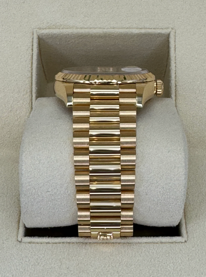 Day-Date Assembled NEW 2024 36mm 128238 Champagne Diamond Dial