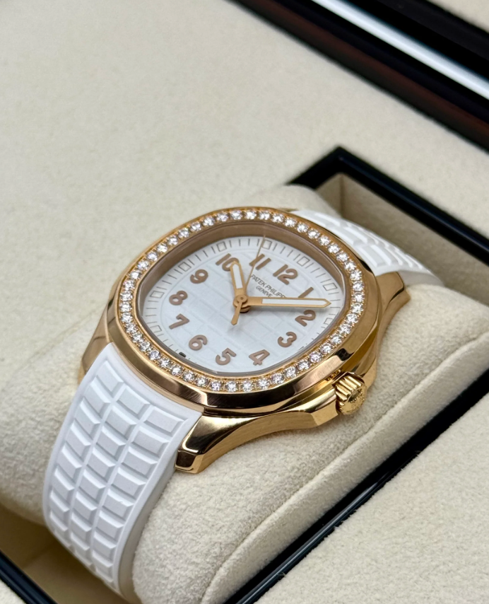 PP Monterad 90% Aquanaut Luce Resa 5269 38.8mm Roséguld Vit Urskiva