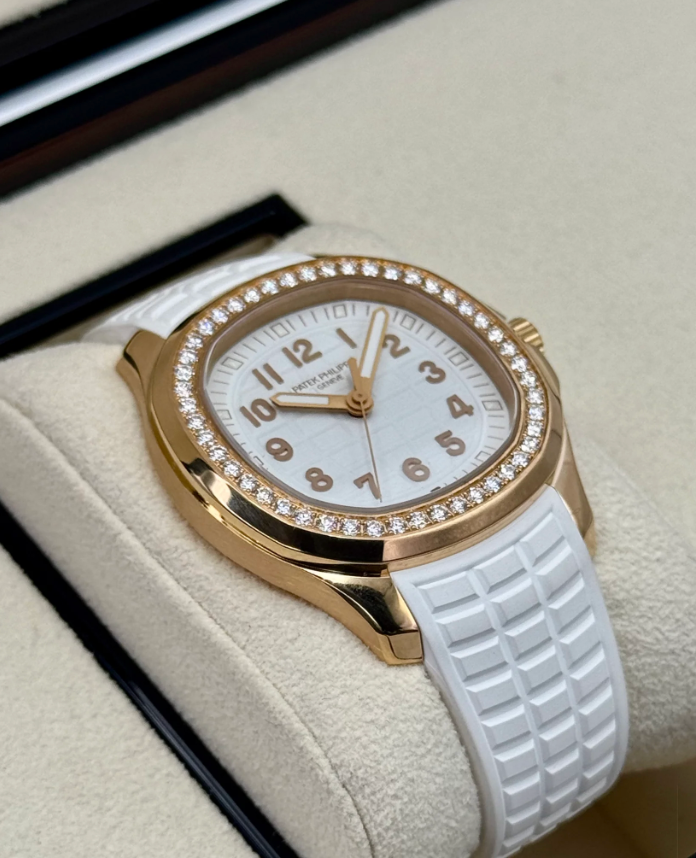 PP Monterad 90% Aquanaut Luce Resa 5269 38.8mm Roséguld Vit Urskiva