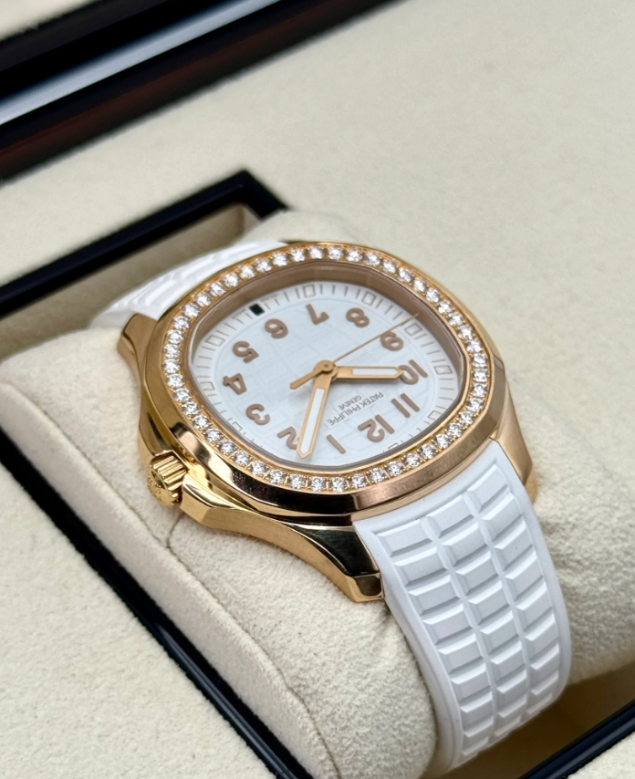 PP Monterad 90% Aquanaut Luce Resa 5269 38.8mm Roséguld Vit Urskiva