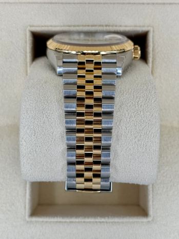 Datejust Assembled (100) 36mm 126233 Mother of Pearl Diamond Dial
