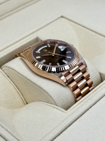 NEW 2025 Day-Date Assembled 40mm 228235 Rose Gold Chocolate Baguette Dial