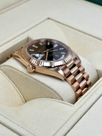 NEW 2025 Day-Date Assembled 40mm 228235 Rose Gold Chocolate Baguette Dial