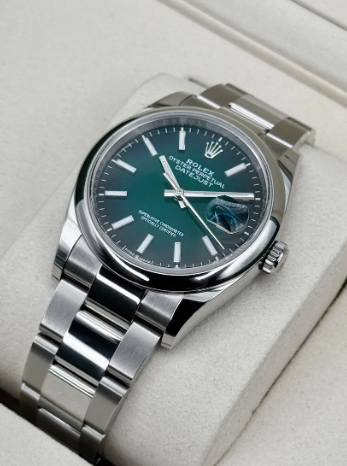 NEU 2026 Datejust, montiert (100), 36 mm, 126200, Edelstahl, grünes Oyster-Ombre-Zifferblatt