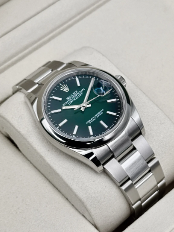 NEU 2026 Datejust, montiert (100), 36 mm, 126200, Edelstahl, grünes Oyster-Ombre-Zifferblatt